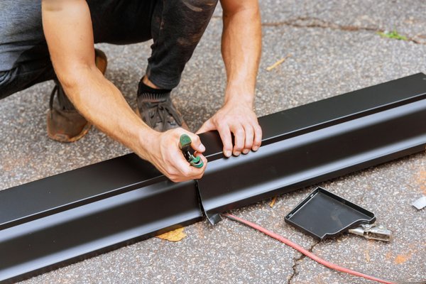 Expertise et qualité : découvrez les gouttieres alu sur mesure